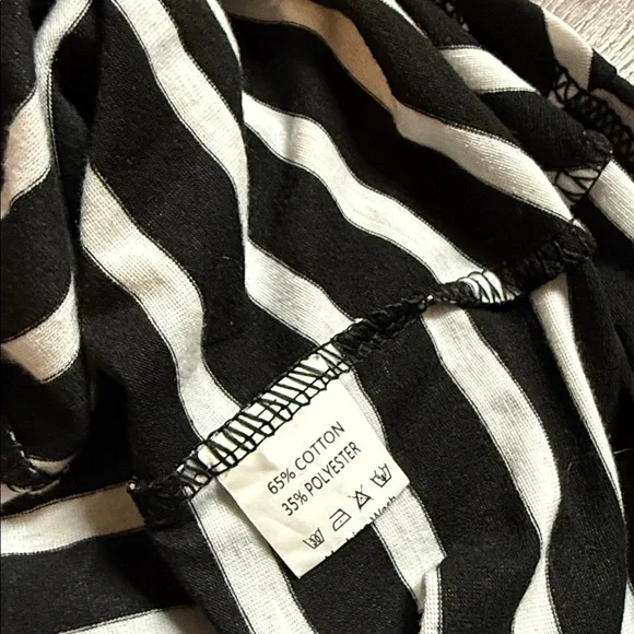 A black and white striped cold-shoulder top with long sleeves - Picture 7 of 7